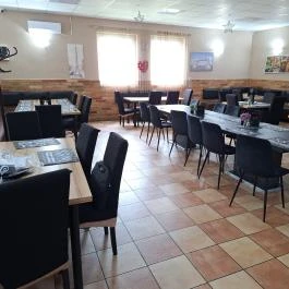 Stefano & Mamut Ételbár & Kávézó, Polgárdi - Belső