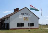 Sterbetz István Túzokvédelmi Látogatóközpont KMNP Dévaványa