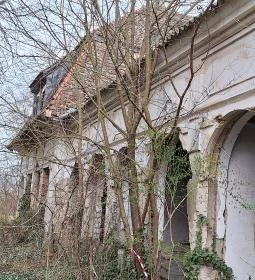 Strasszer-kastély romjai