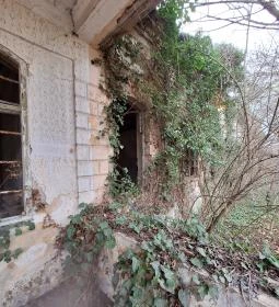 Strasszer-kastély romjai