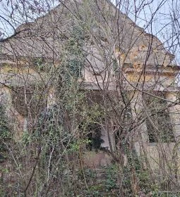 Strasszer-kastély romjai