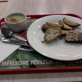 Super 8 Önkiszolgáló Étterem Budapest - Étel/ital