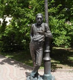 Szabó Lőrinc szobra