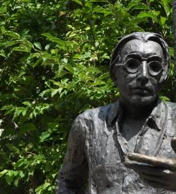 Szabó Lőrinc szobra