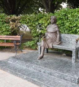 7. legjobb látnivaló: Szabó Magda szobra 