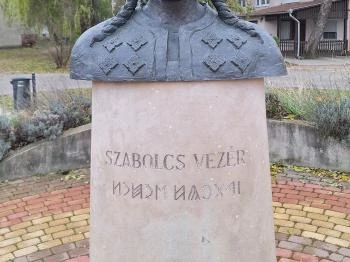 Szabolcs vezér szobra Pusztaszabolcs