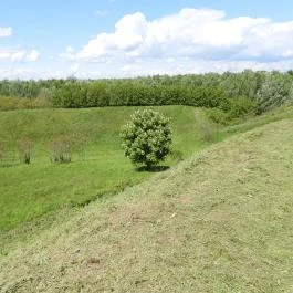 Szabolcsi földvár, Szabolcs - Külső kép