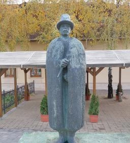 Számadó juhász-szobor