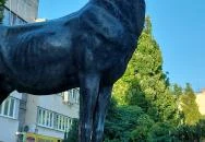 Szarvas-szobor Szarvas