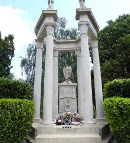 Szatmárcsekei csónakos fejfás református temető