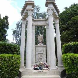 Szatmárcsekei csónakos fejfás református temető Szatmárcseke - Külső kép