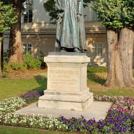Gróf Széchényi Ferenc szobra Budapest - Külső kép
