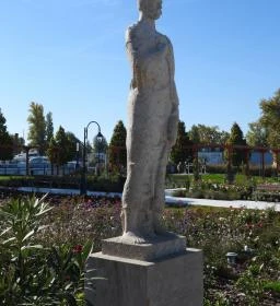 Székelyhidi Szekrényessy Kálmán szobra