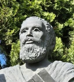 Szent András apostol szobra