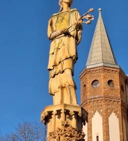 Szent Erzsébet-emlékmű