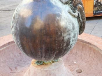 Szent György-díszkút Győr