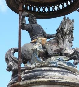 Szent György és a sárkány kút