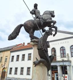 Szent György-szobor