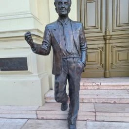 Szent-Györgyi Albert-szobor Szeged - Külső kép