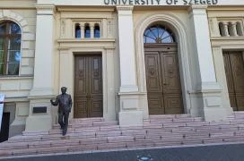 Szent-Györgyi Albert-szobor Szeged