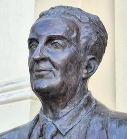 Szent-Györgyi Albert-szobor