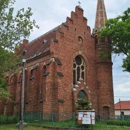 Szent Ilona Római katolikus templom Nádasdladány - Külső kép