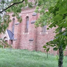 Szent Ilona Római katolikus templom Nádasdladány - Külső kép