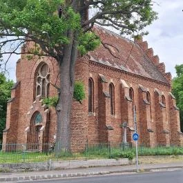 Szent Ilona Római katolikus templom Nádasdladány - Külső kép