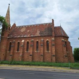 Szent Ilona Római katolikus templom Nádasdladány - Külső kép