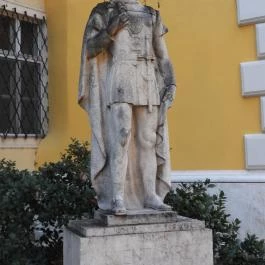 Szent Imre szobor Székesfehérvár - Külső kép