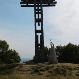 Szent István emlékmű Doba - Külső kép