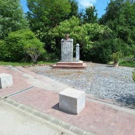 Szent István emlékszobor Hidegkút - Külső kép