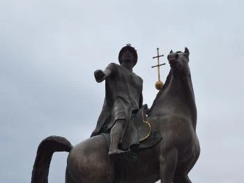 Szent István lovas szobra Tab