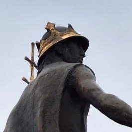 Szent István lovas szobra, Tab - Egyéb