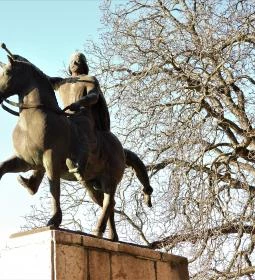 Szent István lovasszobra