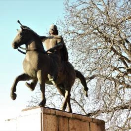 Szent István lovasszobra Győr - Külső kép
