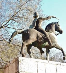 Szent István lovasszobra