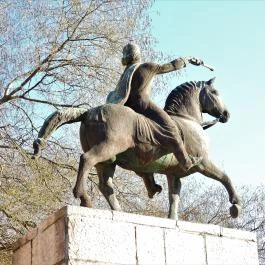 Szent István lovasszobra Győr - Külső kép