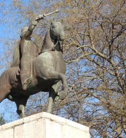 Szent István lovasszobra