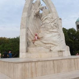 Szent István megkoronázása szoborcsoport Esztergom - Egyéb