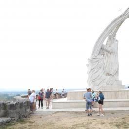 Szent István megkoronázása szoborcsoport Esztergom - Egyéb