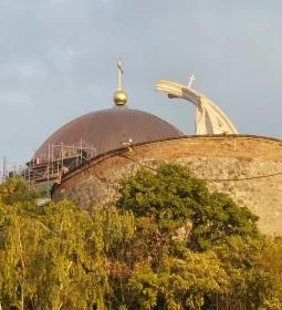 Szent István megkoronázása szoborcsoport 