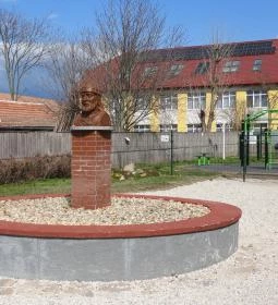 Szent István mellszobor