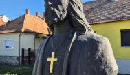 Szent István mellszobra Szil - Külső kép