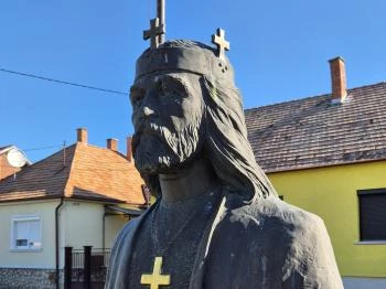 Szent István mellszobra Szil