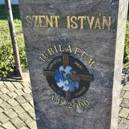 Szent István mellszobra Szil - Külső kép