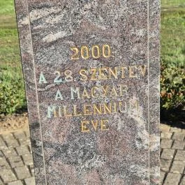 Szent István mellszobra Szil - Külső kép