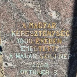 Szent István mellszobra Szil - Külső kép