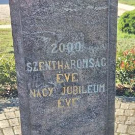Szent István mellszobra Szil - Külső kép
