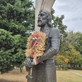 Szent István szobor, Aba - Külső kép
